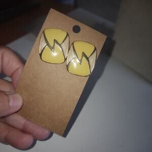 VINTAGE ENAMELED YELLOW & GOLD SQUARE PIERCED EARRINGS